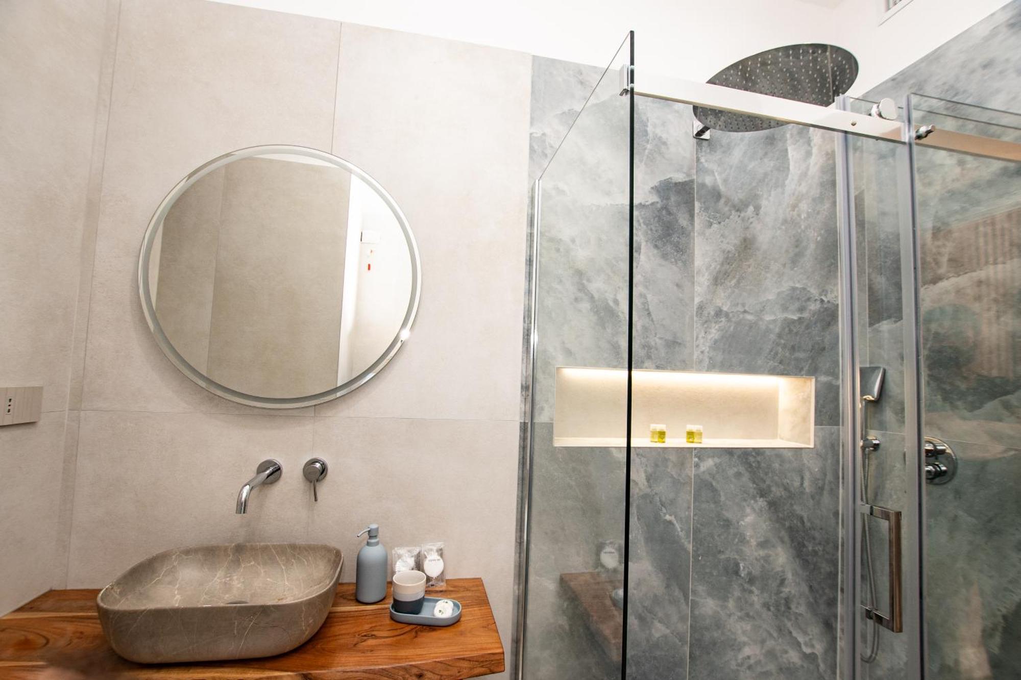 Leon Modern Near Subway - Ground Floor Appartamento *